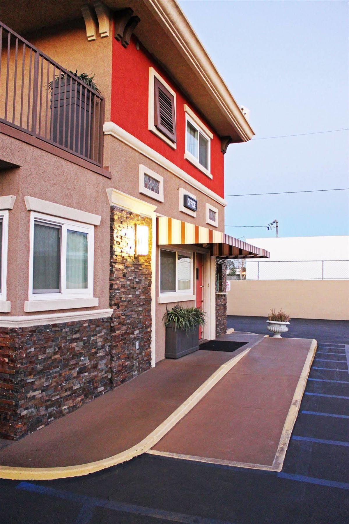 Friendly Hills Inn Уиттиер Экстерьер фото