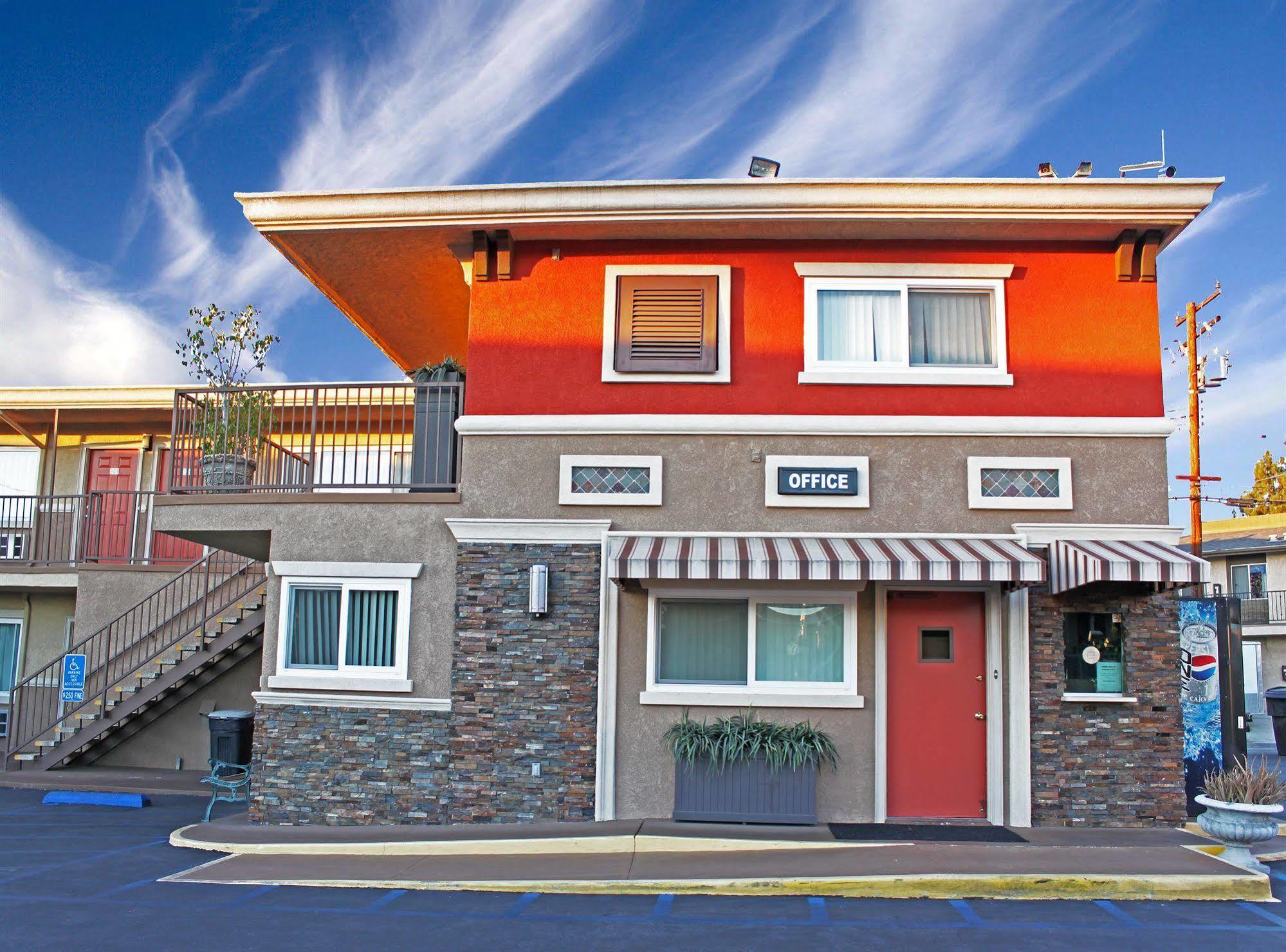 Friendly Hills Inn Уиттиер Экстерьер фото